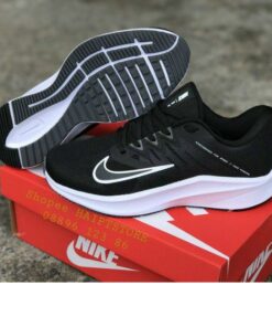 Baskets Sport Pour Hommes Mode Sneakers –  Nike Quest – Noir/Blanc