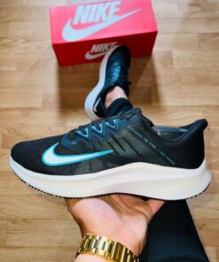 Baskets Sport Pour Hommes Mode Sneakers –  Nike Quest – Noir/Bleu/Blanc